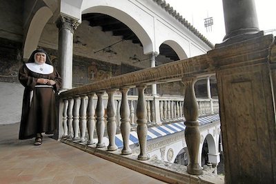 La Junta multa con 170.000 euros a un convento de clarisas por restaurar un órgano sin su permiso