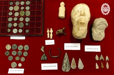 Intervenidas varias piezas arqueolgicas en un mercadillo de Sevilla