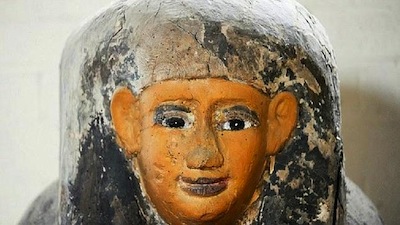 Descubren un sarcfago egipcio dentro de la pared de una casa en Inglaterra