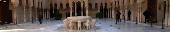 Alhambra de Granada. Patio del Palacio de los Leones (siglo XIV)